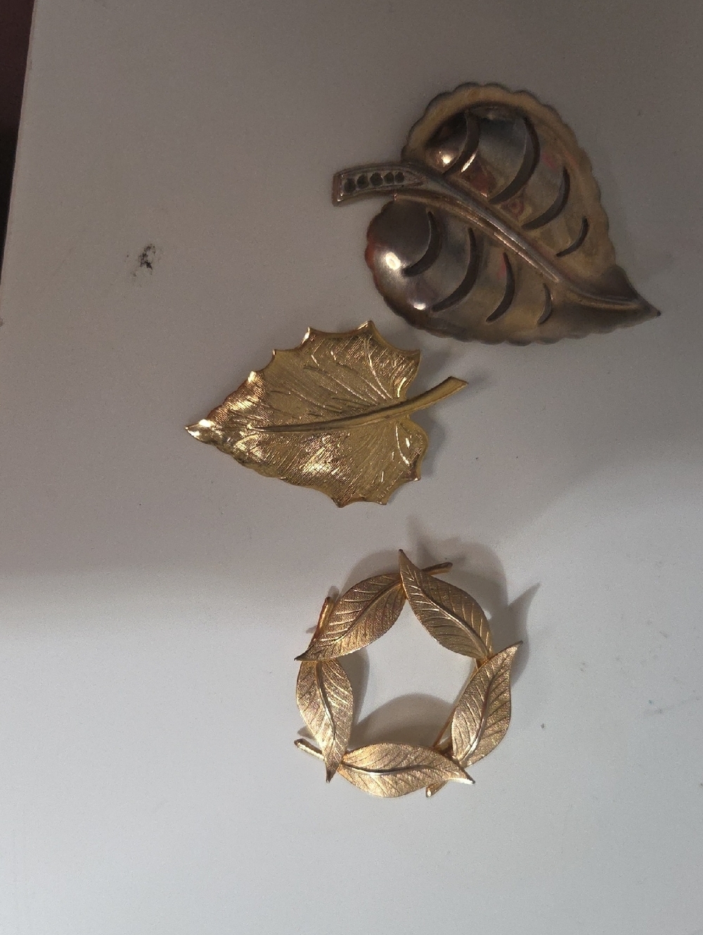 Gold Leaf Women's Brooch - Classic Leaf Design
